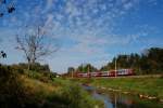 
Gerne erinnere ich mich an die schne Fototour an die Pyhrnbahn im Herbst 2009 zurck: R 3958 - eine Wendezuggarnitur, gezogen von der 1116.046 - war am Montag, dem 5. Oktober 2009, auf dem Weg von Kirchdorf an der Krems nach Linz, aufgenommen bei Wartberg an der Krems.
