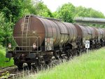 Zacens 3380(D-NACCO)7931331-2 bildet bei dem aus 24Wagen bestehenden LGAG47850 den Zugschluß; Durchfahrt Bhf.