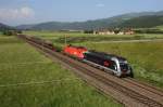 1216.025 als F�hrende eines Tandems vor den DG 54577. St. Margarethen/Knittelfeld 12.06.2010