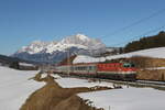 1144 025 war mit einem  IC  am 15. Februar 2023 bei Fieberbrunn auf dem Weg nach Salzburg.
