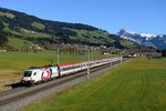 Bei Brixen im Thale wurde der über die Giselabahn umgeleitete IC 860 nach Bregenz erwartet. Die schon im Lokfinder angekündigte  Hitradio Ö3  Werbelok 1116.264 war glücklicherweise einigermaßen sauber...(02. November 2014).