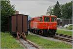 Die BWB ÖBB 2095.13 wartet mit ihrem (hier nicht zu sehenden) Zug in Schwarzenberg auf die Rückfahrt nach Bezau.