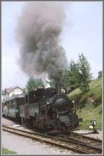 Mit Volldampf verlsst der Dampfzug mit Lok 4 den Bahnhof Egg Richtung Andelsbuch.
