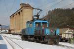 Die E4 steht am 14.02.2012 im Landesbahnhof von Mixnitz und wartet auf die nchsten Aufgaben. Im Hintergrund sind die Silos der Verladestelle zu sehen.