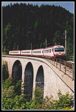 4090 003 fährt am 3.06.2000 als R6813 über den Saugrabenviadukt. Der Viadukt befindet sich zwischen Annaberg und Gösing und ist der höchste der Mariazellerbahn.