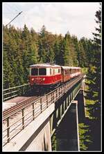 1099.14 überquert mit R6806 am 3.06.2000 die Kuhgrabenbrücke.