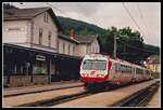 4090 002 wartet am 3.06.2000 in Mariazell als R6810 auf die Abfahrt.