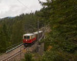 Auf dem Weg nach Mariazell überquerte NÖVOG E14 (als 1099.014 der ÖBB) am 29.09.2021 die Lassingkienbachbrücke bei Wienerbruck.