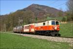 1099 004 fhrt mit R 6815 von St.Plten nach Mariazell.
Kirchberg an der Pielach 17.04.2010