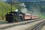 Die Mh.6 mit dem R 19920 beim Wasserauffllen in Laubenbachmhle. Der Panoramic 760 bestand am 2.Mai 2010 leider nur aus 4 Waggons.