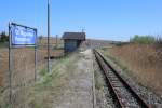 Die Haltestelle St. Margarethen Rammersdorf, an der Krumpe, bei Km 3,5, Blickrichtung Obergrafendorf ist seit der Einstellung der Bahn seit Dezember 2010 verwaist, die angerostete Gleisoberflche legt Zeugnis ber die Einstellung der Bahn ab, April 2012