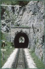 Die Mariazellerbahn-Bergstrecke ist reich an gut gepflegten Kunstbauten, wie hier das Tunnelportal zwischen Gsing und Annaberg.