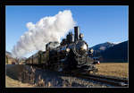 JZ 73-019 der Pinzgaubahn, dampft mit dem Wintermärchendampfzug 3394 von Zell am See nach Krimml.