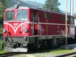 Die Vs 73 der SLB steht am Morgen des 15.08.09 mit ihrem Fahrradzug abfahrtbereit ber die Pinzgauer Lokalbahn nach Zell am See im Bahnhof Mittersill.