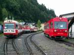Abgestellte Fahrzeuge in Tischlerhusel am 15.8.05: v.l.n.r.: 5090 006, 2095 004, 2095.01, Personen-Gepckwagen der Yppstalbahn und 5090 007