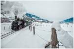 Stacheldraht - Auf der Pinzgaubahn fährt die Dampflok MH3, mit einem Dampfsonderzug von Zell am See nach Krimml.  
Stuhlfelden 1.2.2015