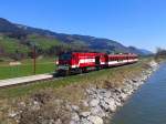 Vs 81 (BR 2096) mit R 3314 (Zell am See - Krimml) bei der Durchfahrt in der Haltestelle Uggl-Schwarzenbach. (19.4.2015)