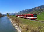 Nachschuss von R 3314 (Zell am See - Krimml) bei der Haltestelle Uggl-Schwarzenbach. (19.4.2015)