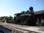 Rumnien oder sterreich ???
Stainz ! 120 Jahre Stainzerbahn feiert man Heuer. Aus diesem Anlass Hat Max fr dieses Wochenende eine Fahrzeug-Parade zusammengestellt !
HIer 764.411R Die in den nchsten 2 Wochen Ihrer  H  zugefhrt wird mit leeren Waldbahnwagen. 19.05.2012  