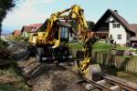 Ohne 2-Wege Bagger geht's freilich nicht. Hier beim Lückenschluss bei Kilometer 10.0 der Stainzer Lokalbahn.