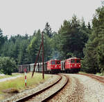 Waldviertelbahn zu ÖBB-Zeiten, Parallelausfahrt von Alt-Nagelberg, Lokomotiven der ÖBB-Baureihe 2095
Datum: 20.08.1984