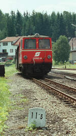 Waldviertelbahn zu ÖBB-Zeiten (Nordast), Diesellok 2095.14 vor dem Bahnhof Alt-Nagelberg, 20.08.1984