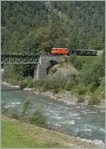Die �BB 2095.13 der Bregenzer Waldbahn erreicht ihrem Museumszug die Sporeneggbr�cke, welche �ber die Bregenzer Ach f�hrt.