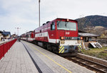 Vs 82 (BR 2096) mit R 3320 (Zell am See - Krimml), am 31.3.2016 beim Halt in Mittersill.