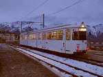 Tw 81 der Stubaitalbahn (ex-Hagen mit ex-Bielefeld Mittelteil) an einem Winterabend an der Haltestelle Kreith. Aufgenommen 18.1.2009.