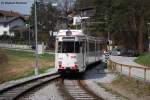 Triebwagen 81 der Stubaitalbahn fhrt am 05.04.09 in den Bahnhof Hlltal ein. Wie lange die verstrkten Hagener dort noch zu sehen sein werden ist fraglich. Ein neuer Niederflurtriebwagen war zum Zeitpunkt der Aufnahme schon auf der Strecke unterwegs.