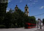 Stubaier N352 vor der Wiltener Basilika auf dem Weg zum Hauptbahnhof. Im Juli 2009 kHds