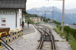 Bf. Kreit der Stubaitalbahn, Fahrtrichtung Innsbruck, aufgenommen vom Fahrgastraum durch die Trennscheibe zum Fhrerstand am 22.Mai 2011.