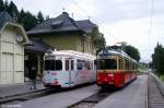 IVB Wagen 81 Stubaitalbahn mit Werbung   Spitz.at   ist gerade in den Bhf. Fulpmes eingefahren, Wagen 82 Duewag GT8ZR steht zur Abfahrt nach Innsbruck bereit, Innsbrucker Verkehrsbetriebe IVB, Stubaitalbahn Fulpmes - Innsbruck, 1.000 mm Spurweite, fotografiert am 21.08.2002