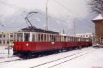 Im Januar 1980 wartet ein Zug im Stubaitalbahn in Innsbruck auf die Abfahrt nach Fulpmes.
