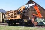 Der ehemalige DR-Schwellenwechsler SVP-74 steht nun dem WSV (Waldviertler Schmalspurbahn Verein) zur Verfgung. Heidenreichstein am 09.09.2012.