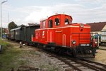 2091.09 steht am 19.08.2016  mit dem Wackelsteinexpress im Bahnhof von Heidenreichstein.