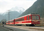 VS4 + 35 + VT4 am Bahnsteig in Mayrhofen als Zug 8830 von Mayrhofen nach Jenbach, am 05.03.1985.