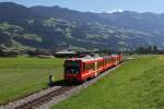 Personenzug der Zillertalbahn am 10.09.2011 bei Strass.