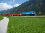 Eine Zillertalbahn fährt hier am 13.08.2015 zwischen Mayrhofen und Hollenzen.