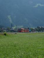 Eine Zillertalbahn fährt hier am 13.08.2015 zwischen Mayrhofen und Hollensen in Richtung Mayrhofen.