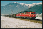 Die schweren Erzzüge von Eisenerz nach Leoben Donawitz waren im Jahr 2003 planmäßig mit einem 1142-Tandem bespannt. Im Bild ist ein genannter Zug mit 1142.570 + 1142.615 am 20.01.2003 nahe Seiz zu sehen. Im Hintergrund ist der Gebirgstock der Reitings  zu erkennen sein höchster Gipfel ist das Gößeck mit 2214 Meter Seehöhe.