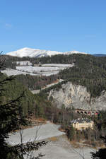 Herrliche Panoramastimmung mit der Weinzettelwandgalerie mit 4020 und dem Schneeberg im Hintergrund.