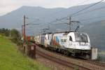 1216.955 (Roland) und 182 522 ziehen am 6.10.2014 einen Güterzug bei Eichberg über die Semmeringbahn.