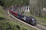 1116 158 (Licht ins Dunkel) fährt mit einem Railjet über den Kalte-Rinne-Viadukt.