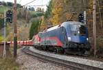 1116 195 + 1144... mit Güterzug bei Klamm-Schottwien am 2.11.2017.