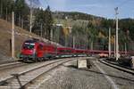 1116 156 mit Railjet in Breitenstein am 23.11.2017.