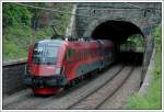 Geschoben wurde die Railjet Testgarnitur am 22.5.2008 von 1116 201, welche bereits im Railjetdesign bleiben wird. Der Nachschuss zeigt den Zug brigens bei der Durchfahrt des Gamperl Tunnel auf der Semmering Nordrampe. 