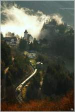 Mystischer Zauberberg - An der Kirche Klamm vorbei schlngelt sich ein Gterzug in Richtung Mrzzuschlag.Viele der ber 1000 Toten, welche beim Bau der Semmeringbahn ums Leben kamen, fanden in Klamm ihre letzte Ruhesttte.
Klamm Schottwien 2.12.2011