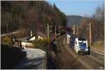 Die beiden WLB Loks ES64U2 024 und ES64U2 020 fahren mit dem Containerzug 43623 ber die Semmering Nordrampe.
Eichberg 16.3.2012

