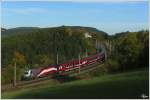 Die lngste Flagge sterreichs, 1116 249 fhrt mit dem Jubilumszug   175 Jahre Eisenbahn fr sterreich   als RJ 657 (Wien Meidling - Graz) ber die Steinbauer Wiese nahe Eichberg.